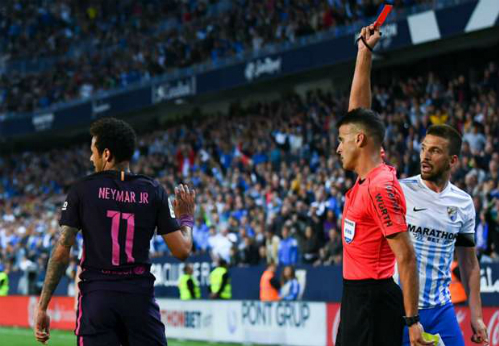 hlv-luis-enrique-cau-thu-barca-buoc-day-giay-cung-bi-the-phat