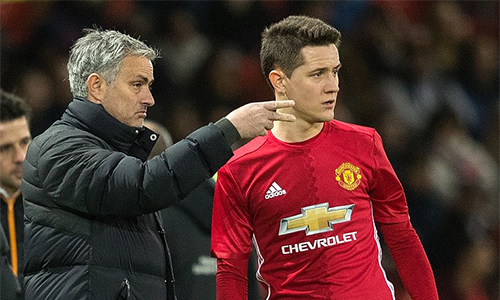 herrera-mat-ngu-vi-lo-giu-vi-tri-chinh-thuc-o-man-utd