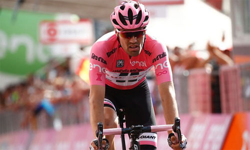 cua-ro-dung-xe-giua-cuoc-dua-de-di-ve-sinh-1