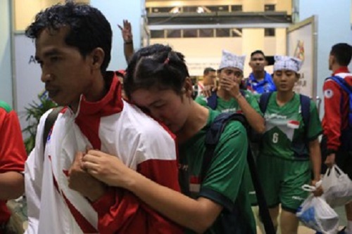 doi-cau-may-nu-indonesia-bo-ngang-tran-gap-chu-nha-vi-bi-xu-ep-1