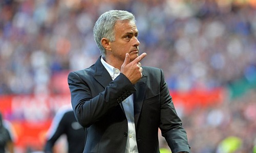man-utd-chi-hon-200000-dola-lam-visa-cho-nguoi-ham-mo