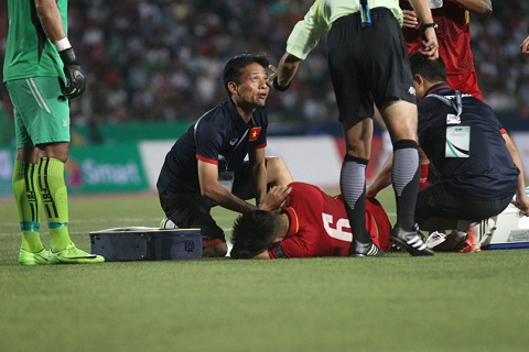 Vu Minh Tuan roi san vi chan thuong